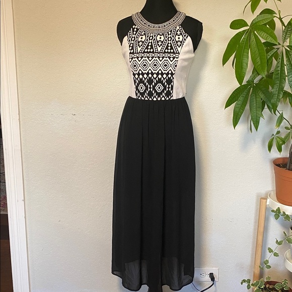 Amy Byer Black and White Patterned Dress - Picture 2 of 3